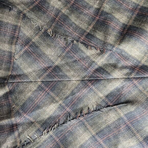 BCBG MaxAzria wool plaid skirt mid length Small zipper down at the back - Picture 10 of 10